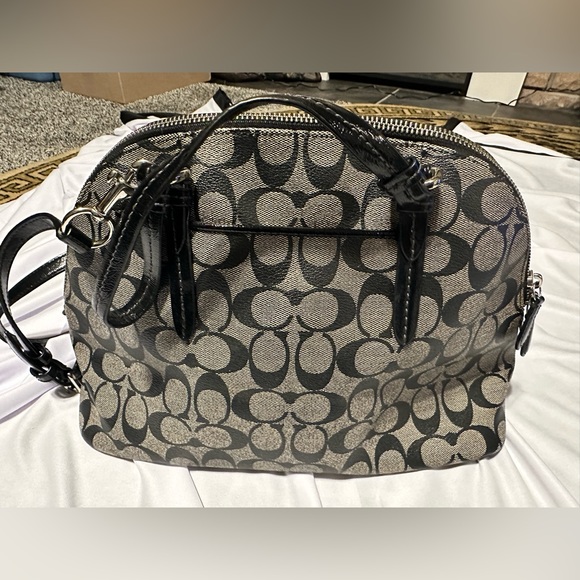 Authentic Coach satchel cross body.  EUC. Serial number in pics. Nice clean bag - Picture 2 of 9